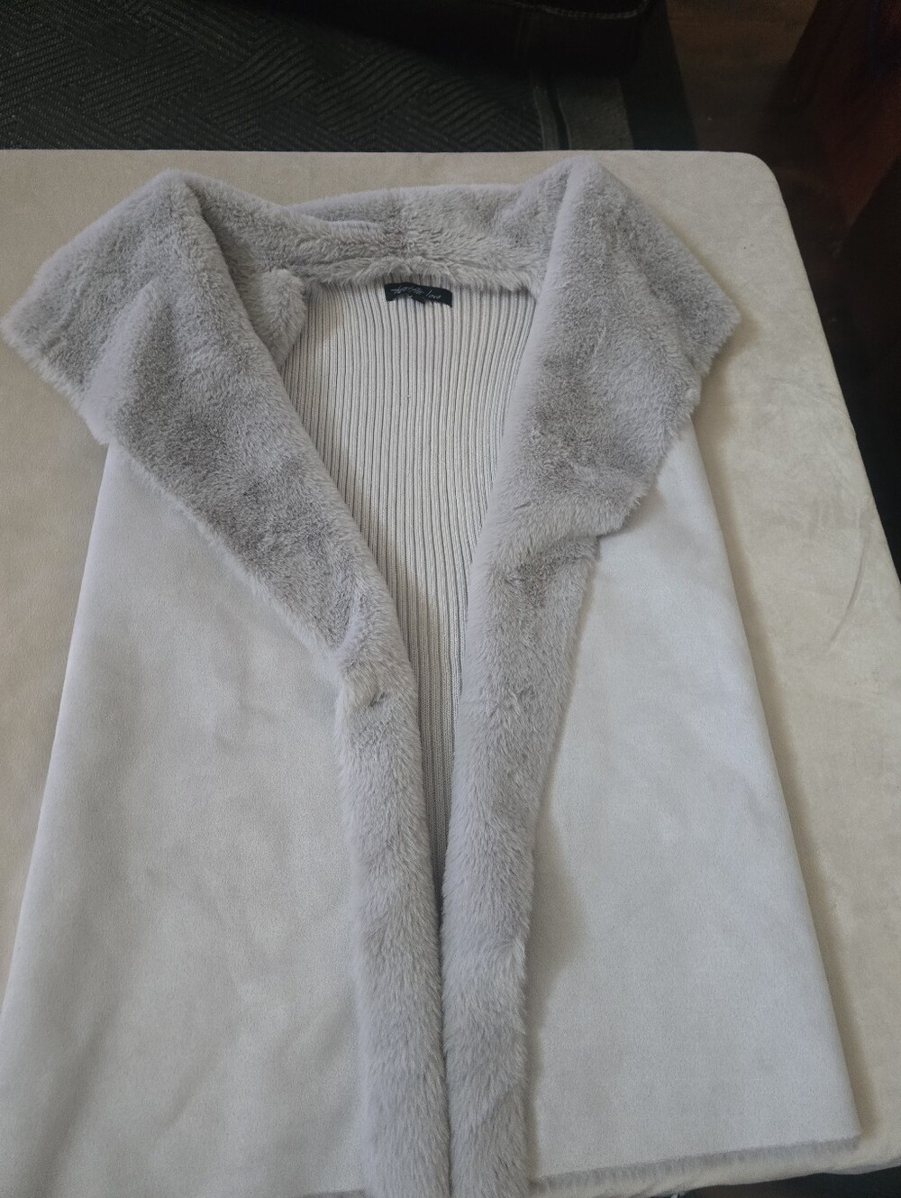 Twelfth Love Women's Light Gray Cardigan Vest with Plush Faux-Fur Collar